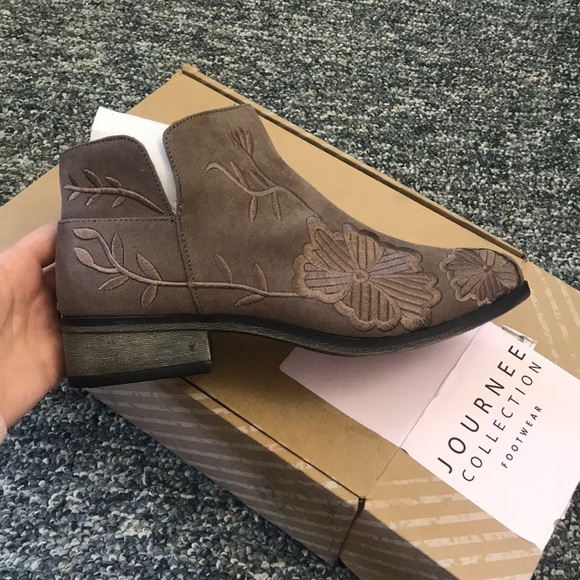 Journee Collection | Tabitha Booties - Picture 4 of 5